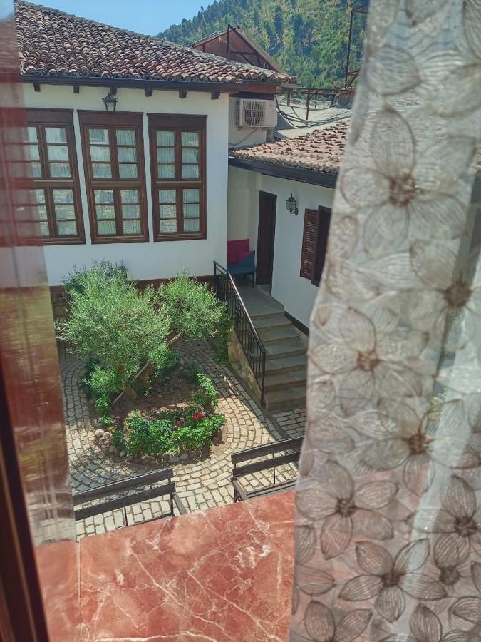 Twins Villa Mangalem Berat Buitenkant foto
