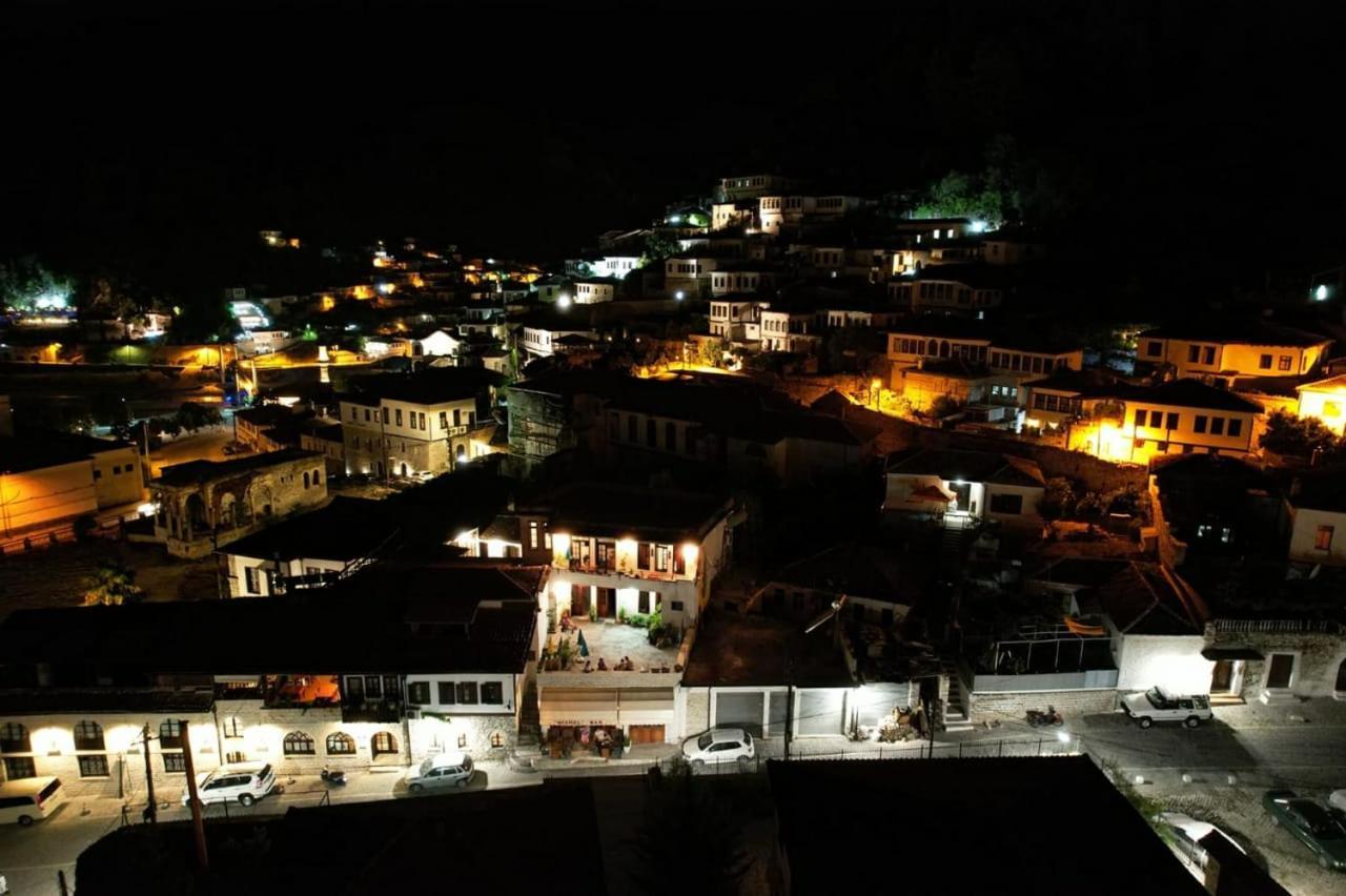 Twins Villa Mangalem Berat Buitenkant foto